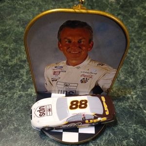 Hallmark Nascar Tree Ornament Dale Jarrett Racing # 88 2001 Race Car Winston Cup